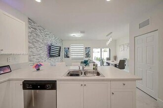 3371 W 106th Terrace in Hialeah, FL - Building Photo - Building Photo