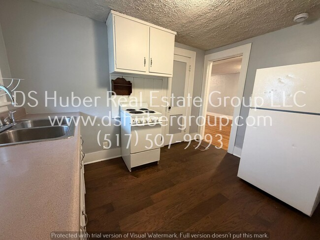 2345 N Cedar St in Holt, MI - Building Photo - Building Photo