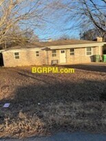 6 Waterfront Dr in North Little Rock, AR - Building Photo