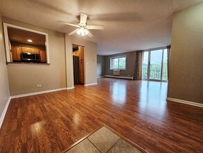 4721 St Joseph Creek Rd in Lisle, IL - Building Photo - Building Photo