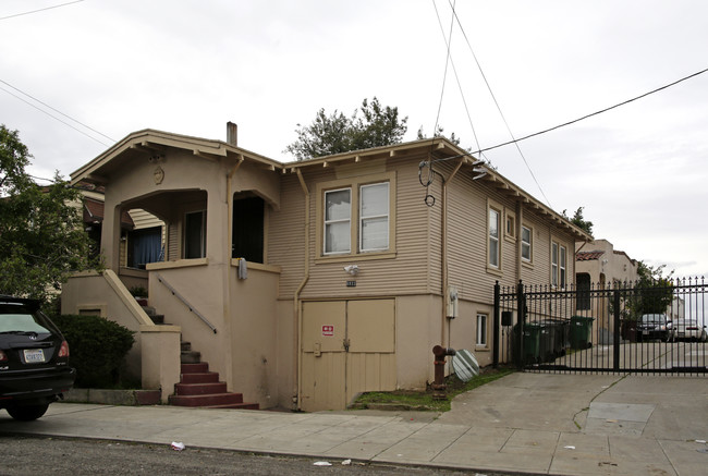 6919-6933 Lacey Ave in Oakland, CA - Building Photo - Building Photo