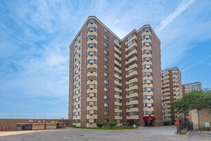 7337 S South Shore Dr in Chicago, IL - Building Photo