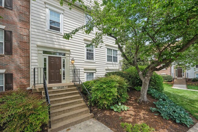 12108 Green Leaf Ct in Fairfax, VA - Building Photo - Building Photo