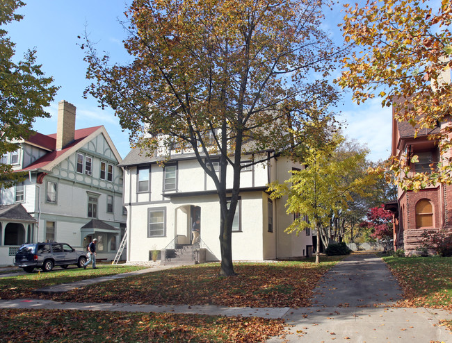 7 Granger Pl in Rochester, NY - Foto de edificio - Building Photo