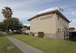 1821 W Sallie Ln in Anaheim, CA - Building Photo