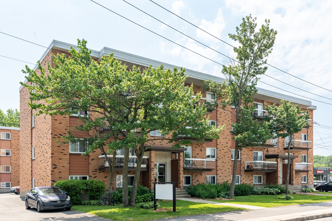 3499 Des Quatre-Bourgeois Ch in Québec, QC - Building Photo