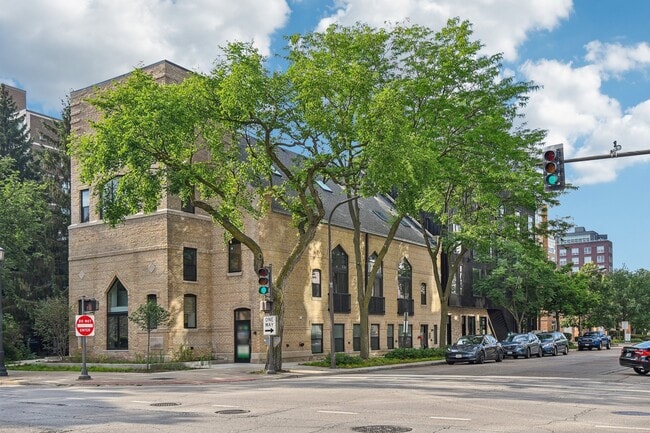1712 Oak Ave, Unit 302 in Evanston, IL - Building Photo - Building Photo