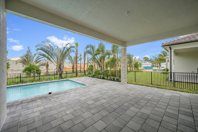 13917 Vivant Dr in Palm Beach Gardens, FL - Building Photo - Building Photo
