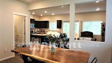 6477 Hornet Cir NE in Bremerton, WA - Building Photo - Building Photo