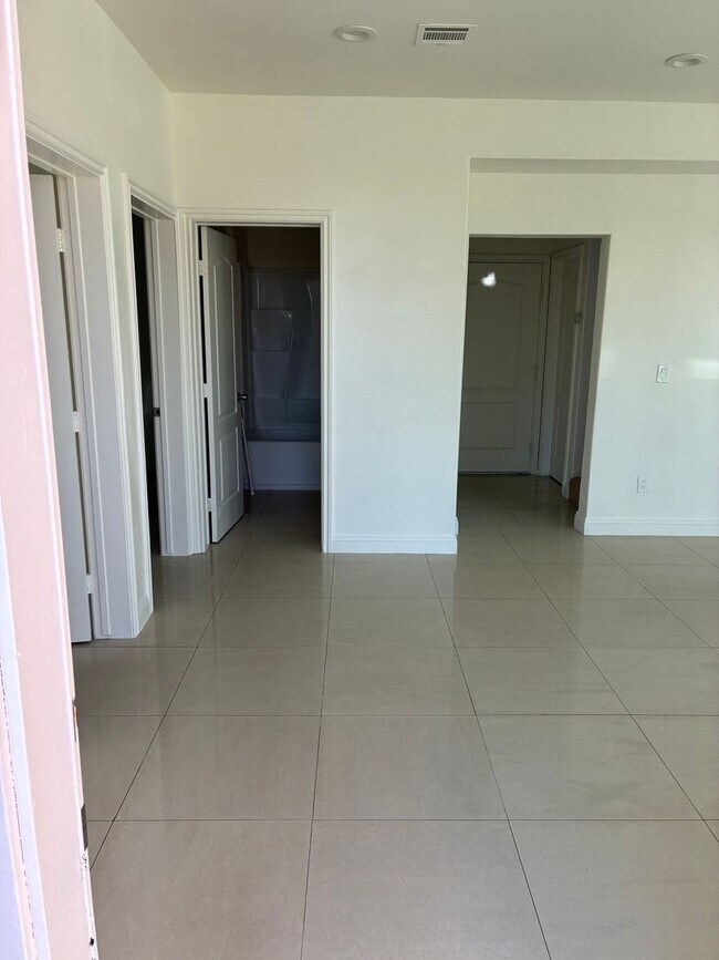 9619 Longden Ave in Temple City, CA - Foto de edificio - Building Photo