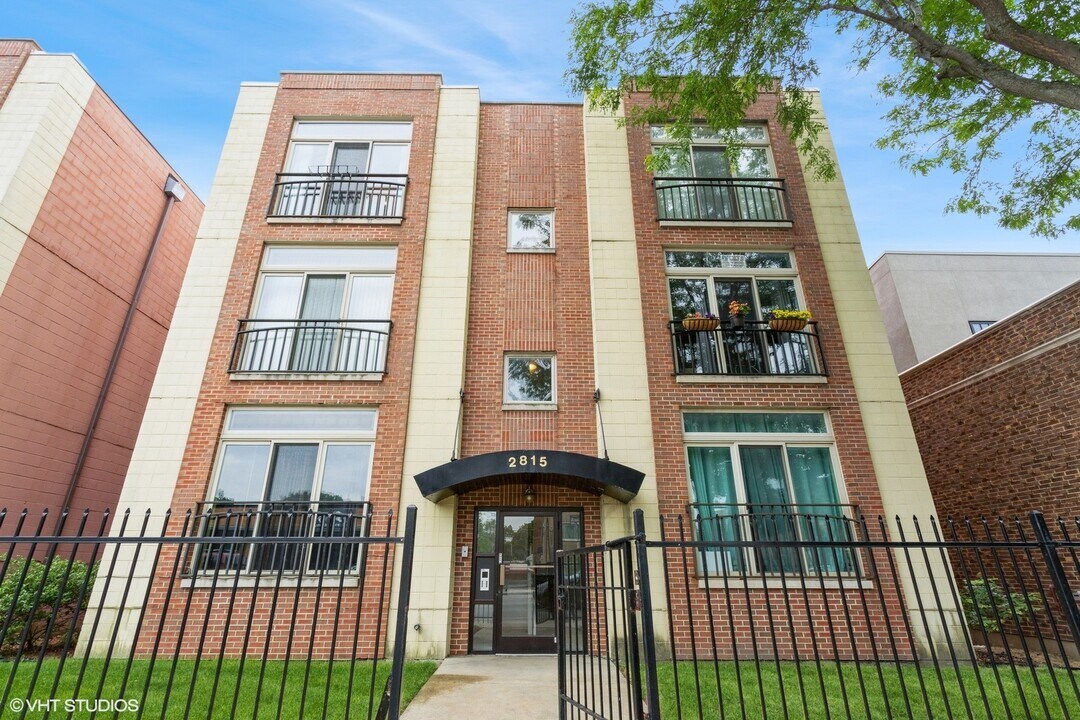 2815 W Howard St in Chicago, IL - Building Photo
