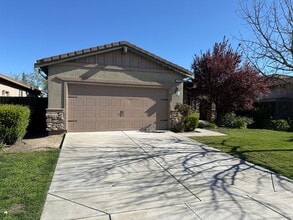1369 Santona St in Manteca, CA - Building Photo - Building Photo