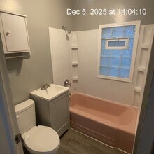 823 E Clarke St, Unit Lower in Milwaukee, WI - Foto de edificio - Building Photo