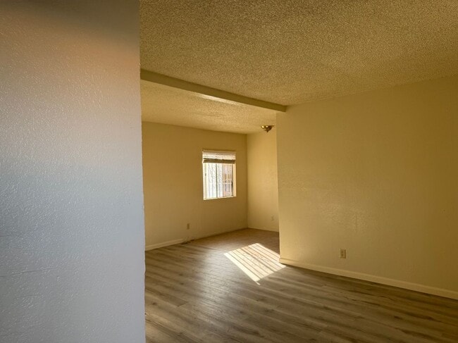 1210 W 104th St in Los Angeles, CA - Building Photo - Building Photo