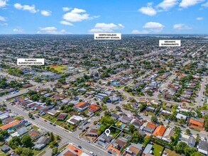 911 E 32nd St in Hialeah, FL - Building Photo - Building Photo