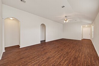 6814 Anson Point Ln in Houston, TX - Foto de edificio - Building Photo