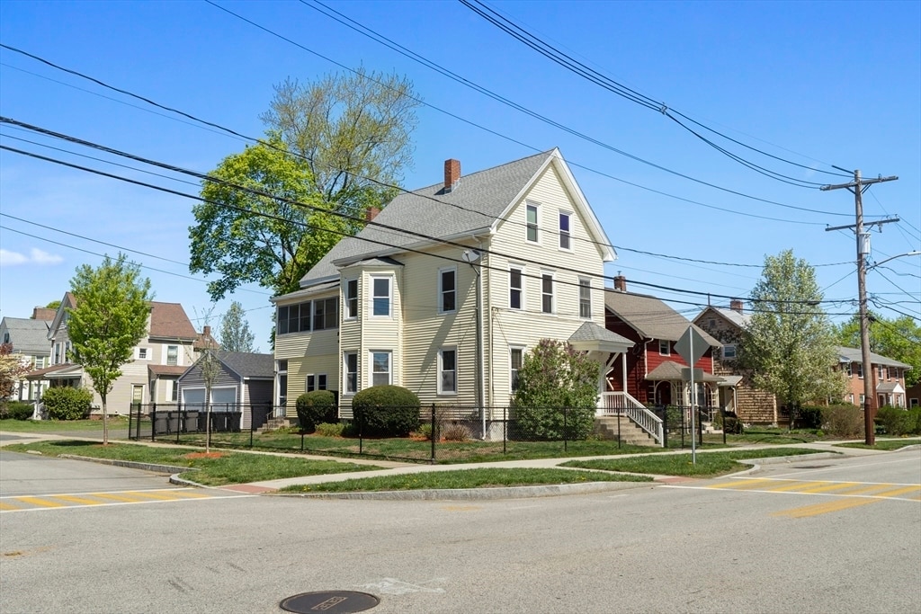 116 Grant St in Framingham, MA - Building Photo