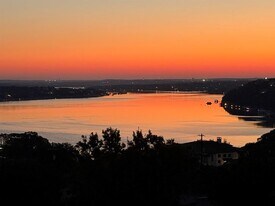19412 Summit Glory Trl in Briarcliff, TX - Building Photo