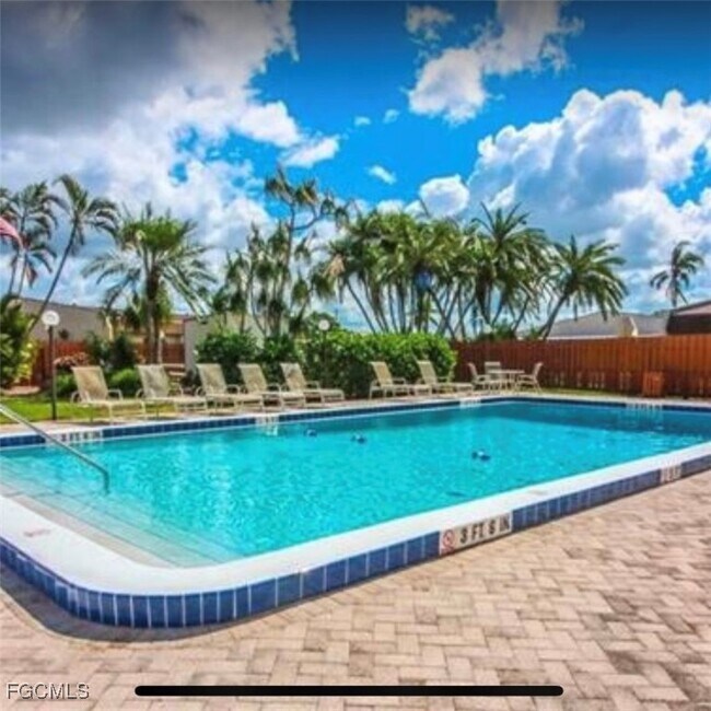 6300 South Pointe Blvd in Ft. Myers, FL - Building Photo - Building Photo