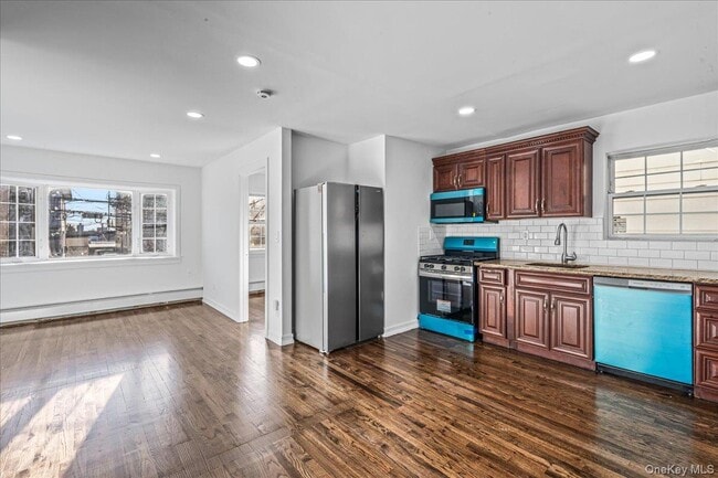 953A E 217th St in Bronx, NY - Building Photo - Building Photo