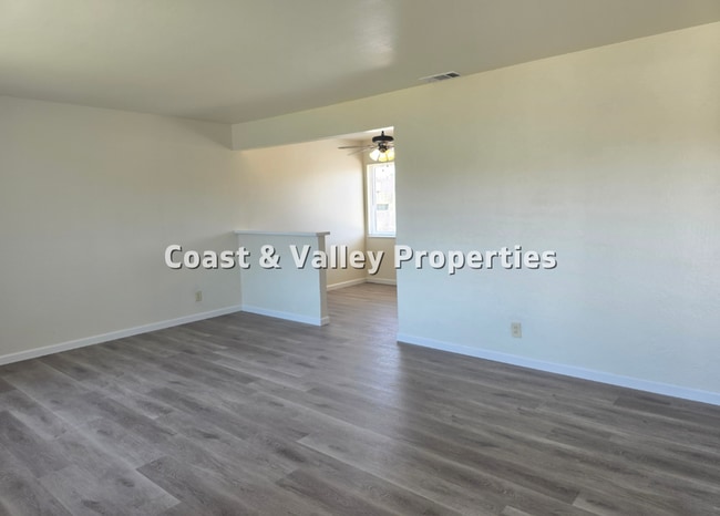 813 W Nectarine Ave in Lompoc, CA - Building Photo - Building Photo