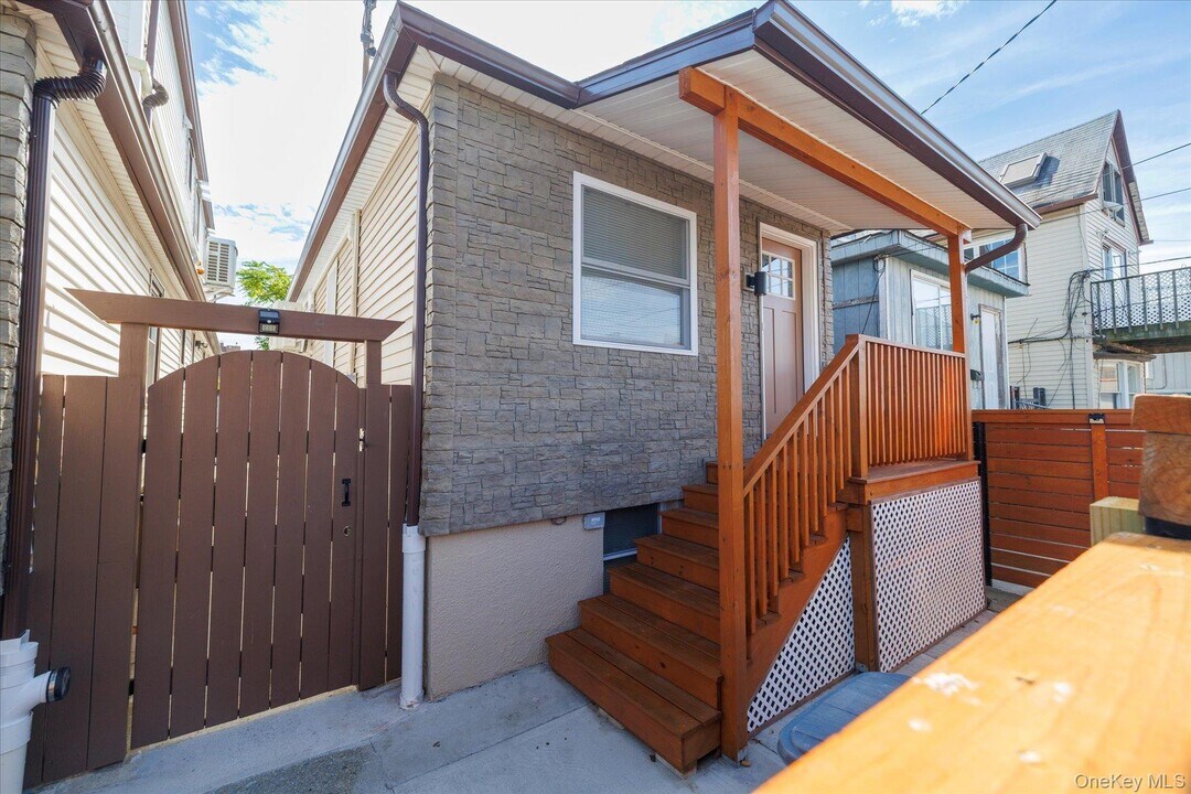 3-18-320 Beach 88th St in Queens, NY - Building Photo