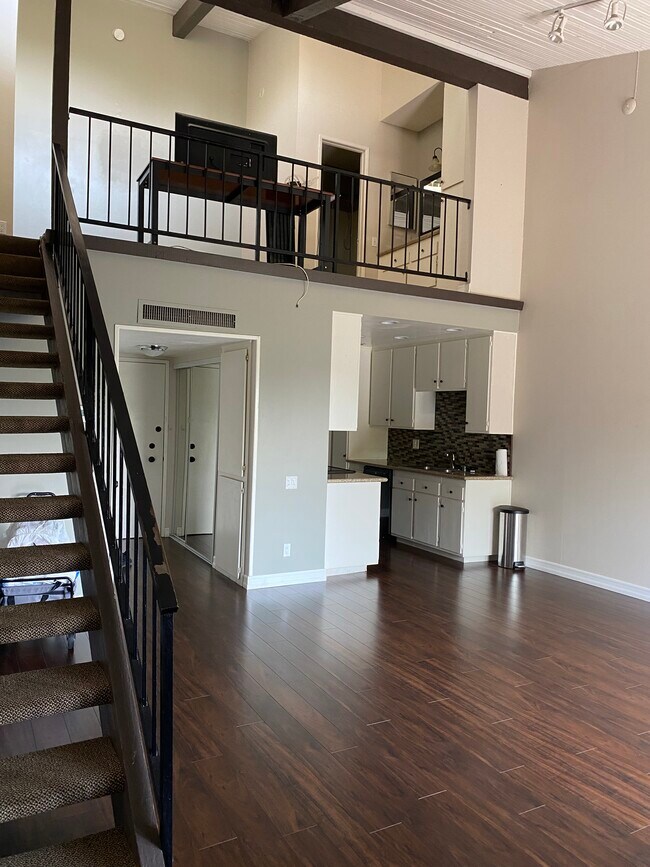 5460 White Oak Ave, Unit E318 in Encino, CA - Building Photo - Building Photo