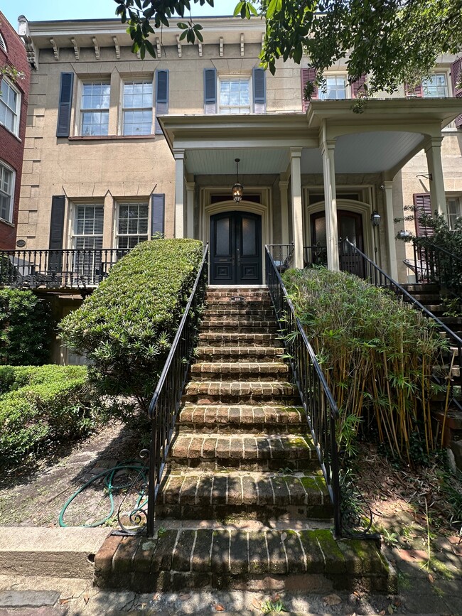 212 E Gaston St in Savannah, GA - Building Photo - Building Photo