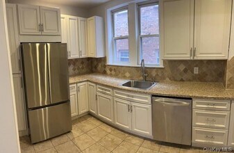 14 E 236th St, Unit 1 in Bronx, NY - Building Photo - Building Photo