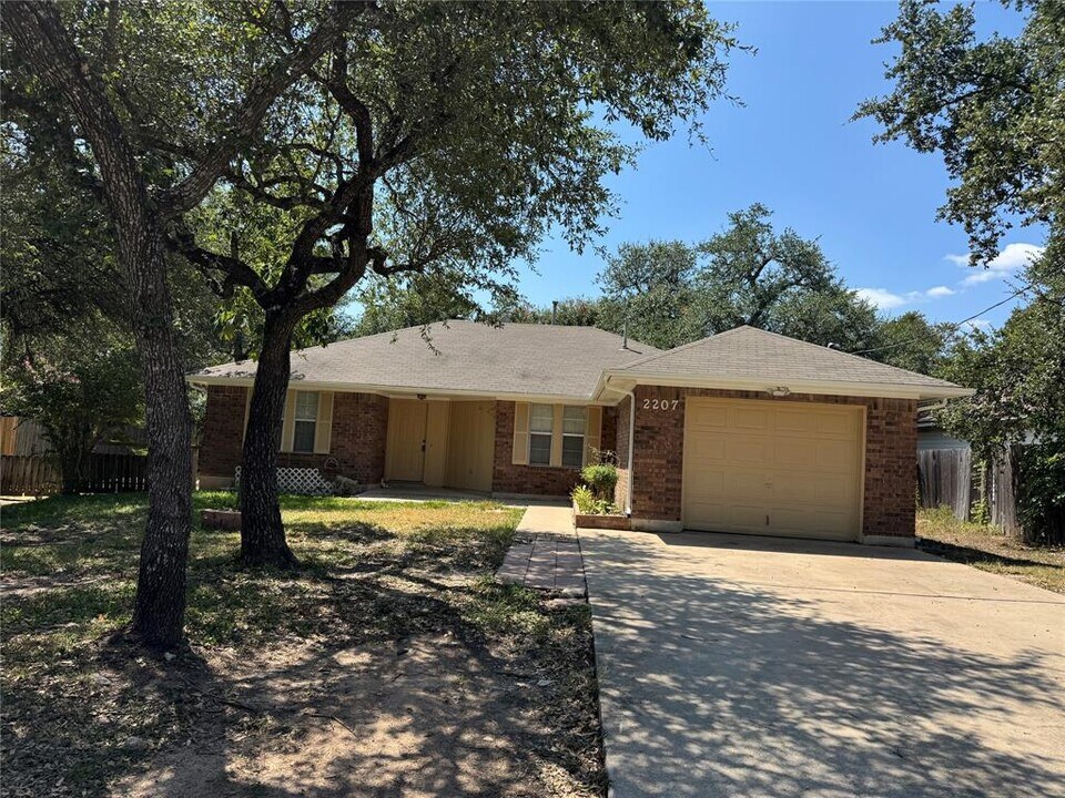 2207 N Cannes Dr in Cedar Park, TX - Building Photo