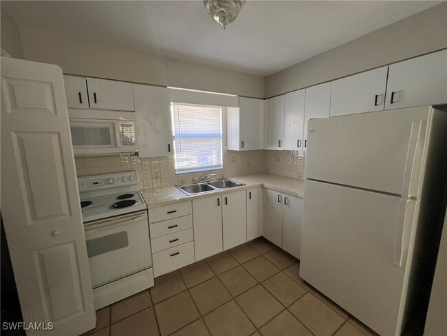13881 First St in Ft. Myers, FL - Building Photo - Building Photo