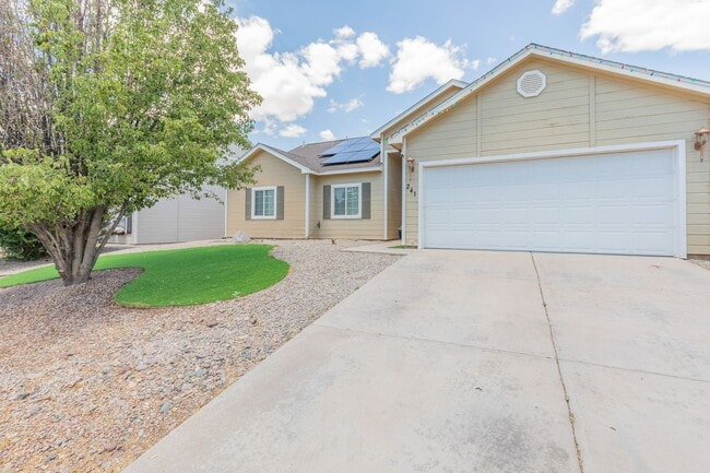241 Burnage Ln in Alamogordo, NM - Building Photo - Building Photo