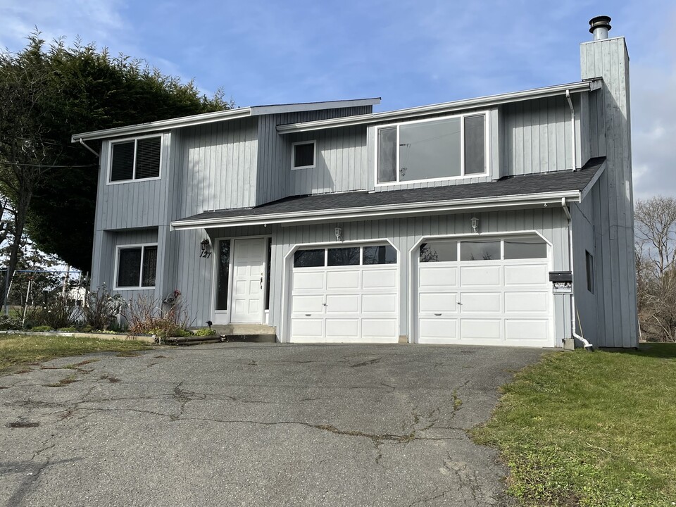 127 Cheltenham St in Victoria, BC - Building Photo