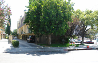 512 N Columbus Ave in Glendale, CA - Building Photo - Building Photo