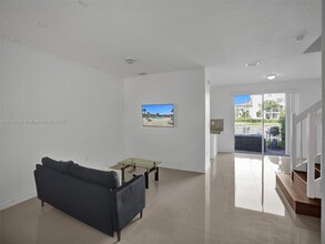 8164 NW 108th Pl in Miami, FL - Building Photo - Building Photo