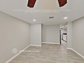 2440 E Manhatton Dr in Tempe, AZ - Foto de edificio - Building Photo