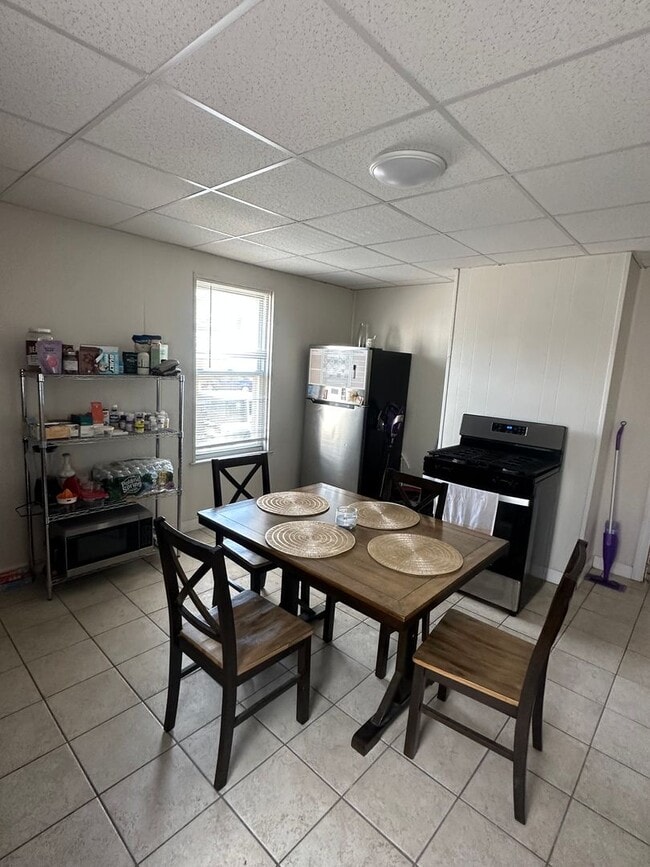 173-175 Bay View Ave in Cranston, RI - Building Photo - Building Photo