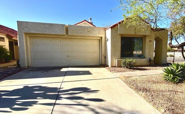 200 E Belcourte Pl in Tucson, AZ - Building Photo - Building Photo