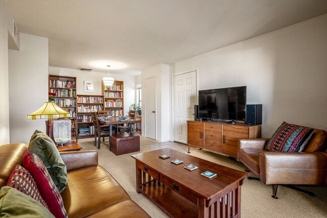941 Calle Mejia in Santa Fe, NM - Building Photo - Building Photo
