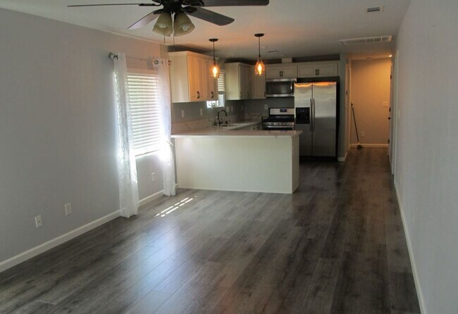 228 Clinton Ave in Roseville, CA - Building Photo - Building Photo