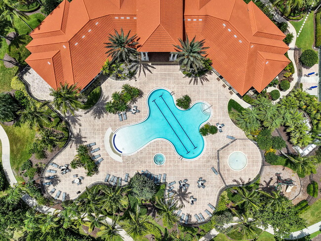 19688 Casa Verde Way in Ft. Myers, FL - Foto de edificio - Building Photo