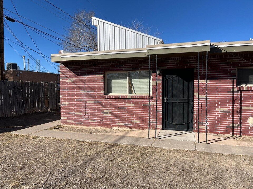 3418 Vail Ave SE-Unit -Apt 4 in Albuquerque, NM - Building Photo