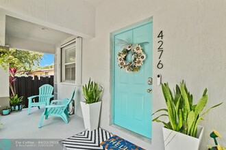 4276 SW 56th Ave in Davie, FL - Building Photo - Building Photo