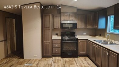 4842 SW Topeka Blvd in Topeka, KS - Building Photo - Building Photo