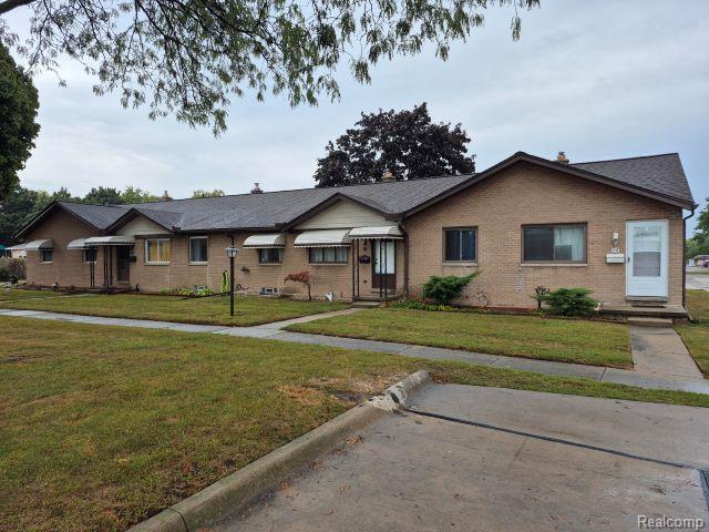 8401-8418 18 Mile Rd