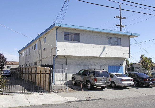 1900 Seminary Ave in Oakland, CA - Building Photo - Building Photo