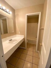 3206 Lobit Dr in Dickinson, TX - Foto de edificio - Building Photo