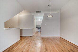 2710 Hullsmith Dr in Houston, TX - Foto de edificio - Building Photo