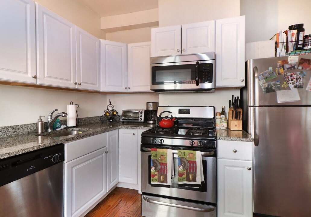 125 G St in Boston, MA - Building Photo