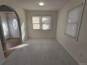 153 Barwick Blvd in Mineola, NY - Building Photo - Building Photo